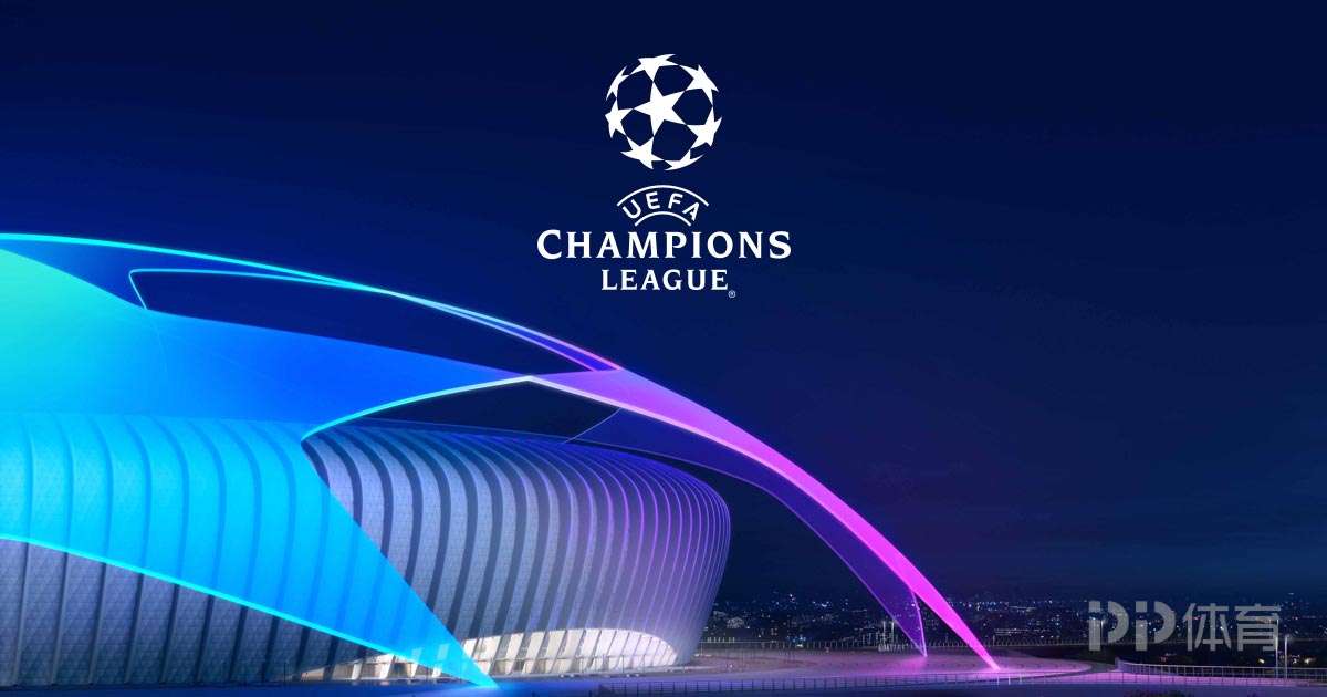 展示了足球 展示了足球